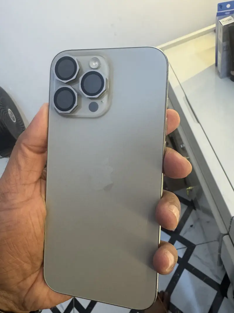  Apple iPhone 16 Pro Max