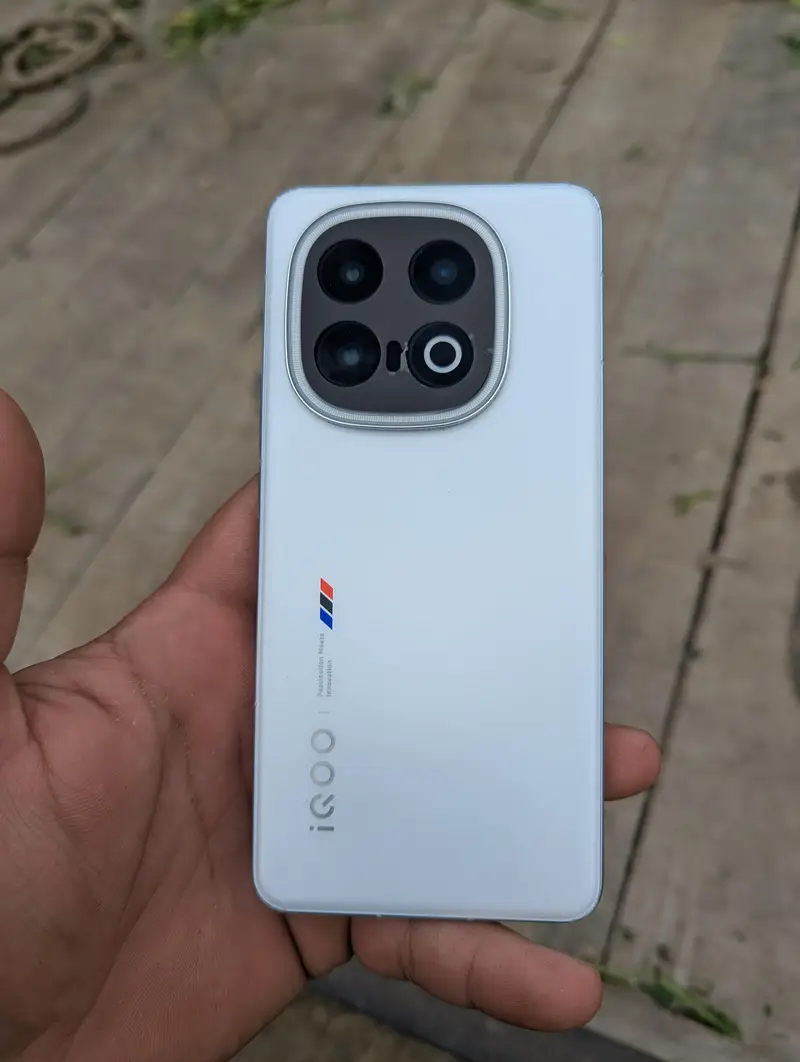 IQOO 13 12/256 Full Box With 1 year Vivo Warranty