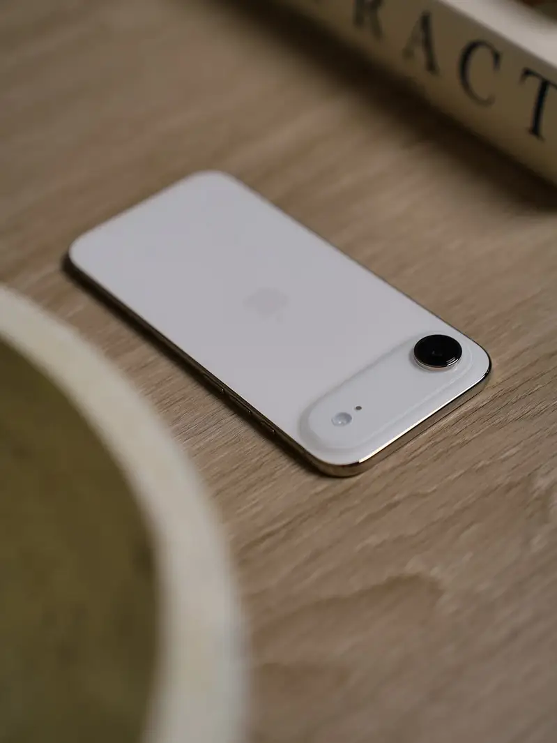 iPhone Air 512GB (White) – Like Brand New